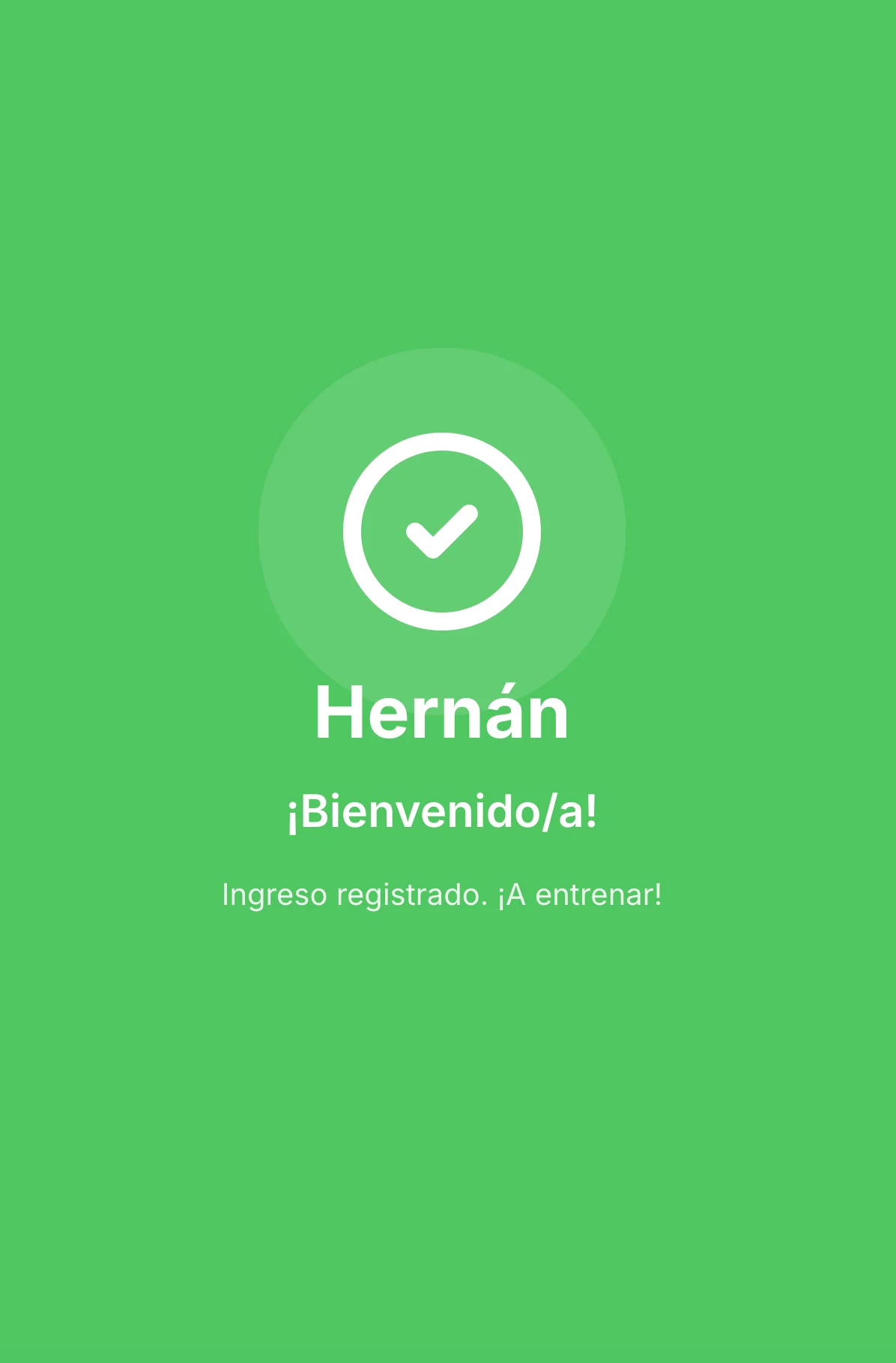 Pantalla de bienvenida: 'Hernán, ¡bienvenido/a! Ingreso registrado, a entrenar!'